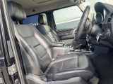 ●前席:ゆったりとしたドライバースペースで、長時間の運転でも快適にお過ごしいただけます。