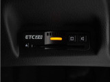 ◆ETC2.0装着◆進化したドライブ体験。料金収受システムだけだったETCが生まれ変わって、高速道路を賢く使うETC2.0に進化しました。多彩な情報サービスが便利で快適なドライブ体験を提供します。
