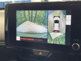 【パノラミックビューモニター】専用のカメラにより、上から見下ろしたような視点で360度クルマの周囲を確認することができます☆死角部分も確認しやすく、狭い場所での切り返しや駐車もスムーズに行えます。