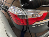 左のテールランプです。下にSHUTTLEのエンブレムが付いています。
