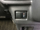 運転席シートヒーター付きで寒い朝もあったかです。