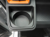 カップホルダーは運転席や助手席からちょうど手の届く位置です!!