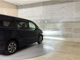 LEDヘッドランプです。十分な明るさを保ちつつも消費電力が少なく、バルブ寿命も長いのが特徴です。瞬時にMAXの光量を発揮するのもLEDならではです。☆LEDフォグランプも装備☆