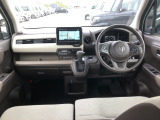 【インパネ全体】手が届きやすく、どなたでも運転しやすいです。シンプルで使いやすい設計になっています!