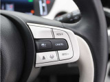 ◆アダプティブクルーズコントロール◆予め設定した車速内でクルマが自動的に加減速。前走車との適切な車間距離を維持しながら追従走行します。【LKAS】車線維持支援システムでステアリング操作を支援。