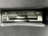 【ETC】有料道路を利用する際に料金所で停止することなく通過できる、ETC車載器(ノンストップ自動料金収受システム機器)が装備されています。セットアップを行うことで利用可能になります。