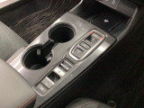 【電子制御パーキング+ブレーキホールド】便利なスイッチ式のサイドブレーキ!停車中にブレーキペダルを踏み続けなくても自動的にブレーキを保持する機能も搭載♪