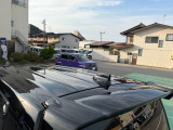 目立つキズ凹み等はありませんが、中古車という商品の特性ルーフには子キズや塗装しみがあります