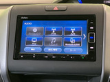 DVDやラジオ、テレビ、iPod、Bluetooth Audioなど、複数の音源を画面から選べます。利用したい項目を確認しやすく、普段の音楽再生やラジオ利用にも便利なオーディオ機能です。