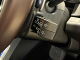 運転席まわりの操作部をご紹介します。手の届き方やスイッチの配置も、お車選びで確かめたいポイント。ご納車後のドライブを楽しめるよう、操作方法もお気軽にご相談ください。