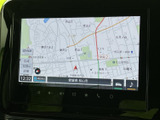 道路や周辺施設が地図上に表示され、現在地周辺を確認しやすい画面です。表示範囲や案内情報を見ながら目的地までの道順を把握でき、日常のお出かけをサポートします。