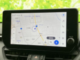 地図を画面いっぱいに表示し、現在地や周辺道路を確認しながら目的地を設定できます。案内内容をひと目で把握しやすく、初めて訪れる場所への移動にも役立ちます。
