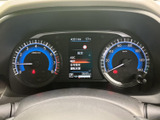視認性の高いメーターで、運転情報を的確に把握。走行状況をひと目で確認でき、安全運転をサポートします。運転に集中できる環境です。