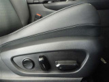 パワーシート搭載。微妙な調整が手軽にでき、ピッタリのポジションで運転することが可能です。