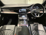 新車ショールームと併設されておりますので新車もあわせてご検討いただけます。ショールーム内には常時6台以上の新車が展示されております。