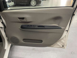 運転席のドアの内張りです。窓のスイッチがまとめて付いています。