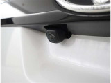 バックカメラが付いているので後方確認が非常にしやすいです。今や運転初心者も熟練者も必須装備!ついていて損はないですね♪