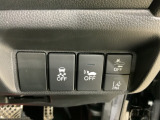 VSAが、走行中の車のタイヤのスリップを感知して、安全な走行を確保します。