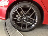 純正アルミホイールです。足元が引き立つので、車全体のイメージがアップしますよ!