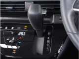 【シフトレバー】シフトもとても操作しやすいデザインになっております。運転する人の事を第一に考えた操作性の高い仕様です。