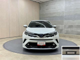お車購入のポイントとなるフロントマスクです。上質で迫力あるデザインですね☆☆