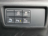 運転席の近くには様々な機能の操作スイッチがございます!