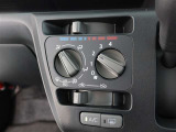 使いやすいレイアウトの空調スイッチ類です。スイッチも大きく、気温に合わせて直感的に操作できそうですね。操作もしやすく、車内をいつでも快適に保てます。