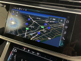 バックモニターはステアリングに連動するレーンガイドの表示がありますので、駐車が苦手な方もご安心ください。