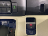 パーキングブレーキは指一本で操作可能な電子制御パーキングブレーキを採用しています。