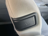 助手席は右側にもリクライニングレバーがあり、運転席からのリクライニング調整が可能です。