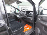 運転席はドライバーがリラックスして運転できるようになっています!ぜひ一度ご来店し座ってみてください!