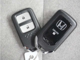 ◆スマートキー◆カギをバッグやポケットに入れたままでもドアロックの開閉ができる『スマートキー』付き!雨天や暗くなってもカギを取り出す必要がなくドアの開錠&エンジンも始動できます