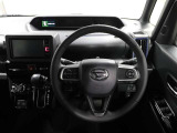 各操作スイッチなどもハンドルから手を放すことなく操作可能で安全運転に支援いたします!