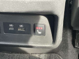 後部座席用シートヒーターも搭載しております。冬場の寒い時期にもシートが温かくなりますので、快適にお乗りいただけます。さらにUSB電源ポートも付いています。