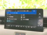 FMやAM、USB、Bluetooth Audioなど、音源の選択肢が画面上に並びます。利用したい項目を確認しながら選べるため、通勤やお出かけの時間に合わせて音楽やラジオを楽しめます。