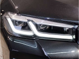 BMWの伝統の丸目4灯ヘッドライトでございます。LEDライトで視認性もよく明るく安全性の向上につながります。