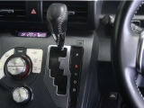 無段変速機(CVT)を搭載。有段変速機に存在する「変速ショック」が無いので、スムーズなアクセル操作が可能です♪