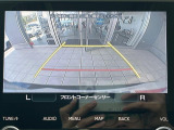 【バックカメラ】駐車時に後方がリアルタイム映像で確認できます。大型商業施設や立体駐車場での駐車時や、夜間のバック時に大活躍!運転スキルに関わらず、今や必須となった装備のひとつです!