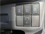 運転席から電動スライドドア開閉できます。