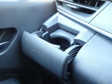 ドリンクホルダー★すぐ手が届く位置にドリンクホルダーを装備しています。運転中の水分補給もご安心です♪