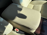 クッション性のあるアームレストで、運転中もゆったりとお過ごし頂けます!