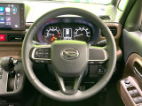 インテリアに合わせたデザインのステアリングは、運転される方のことも考え、運転しやすい形状、大きさです。是非一度、実際に触ってお確かめください。