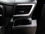 運転席のカップホルダーはエアコンの吹き出し口にありますので冷やしたり温めたりすることが出来ます☆