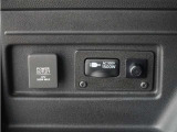 入力した外部電源を、車内で使うことができます。