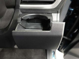 運転席ドリンクホルダーで室内スッキリ♪