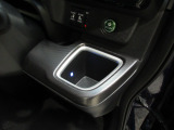 運転席右側のドリンクホルダーです。