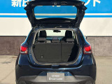 大きく開くリアゲートで荷物の出し入れも容易にできます。