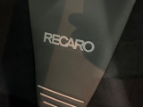 【RECARO製バケットシート】人間工学に基づいた面圧分布によって腰への負担や長時間運転時の疲労発生を軽減☆一目でレカロとわかるスポーティなルックスが特徴です。