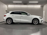 装備、オプション、車両状態など、お電話、メールを通じて細かくご説明させて頂くことも可能です。是非お問合せ下さい!