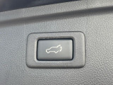 【パワーバックドア】スマートキーや運転席のボタンを押すだけでリアゲートが自動で開閉します!荷物を持っている時や、高い位置にあるバックドアを閉める際に便利な機能です♪